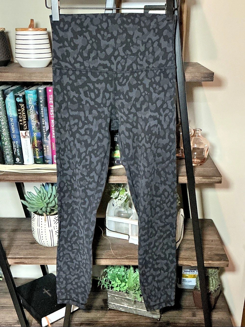 lululemon Women's Gray & Black Camo Align Leggings Size 4